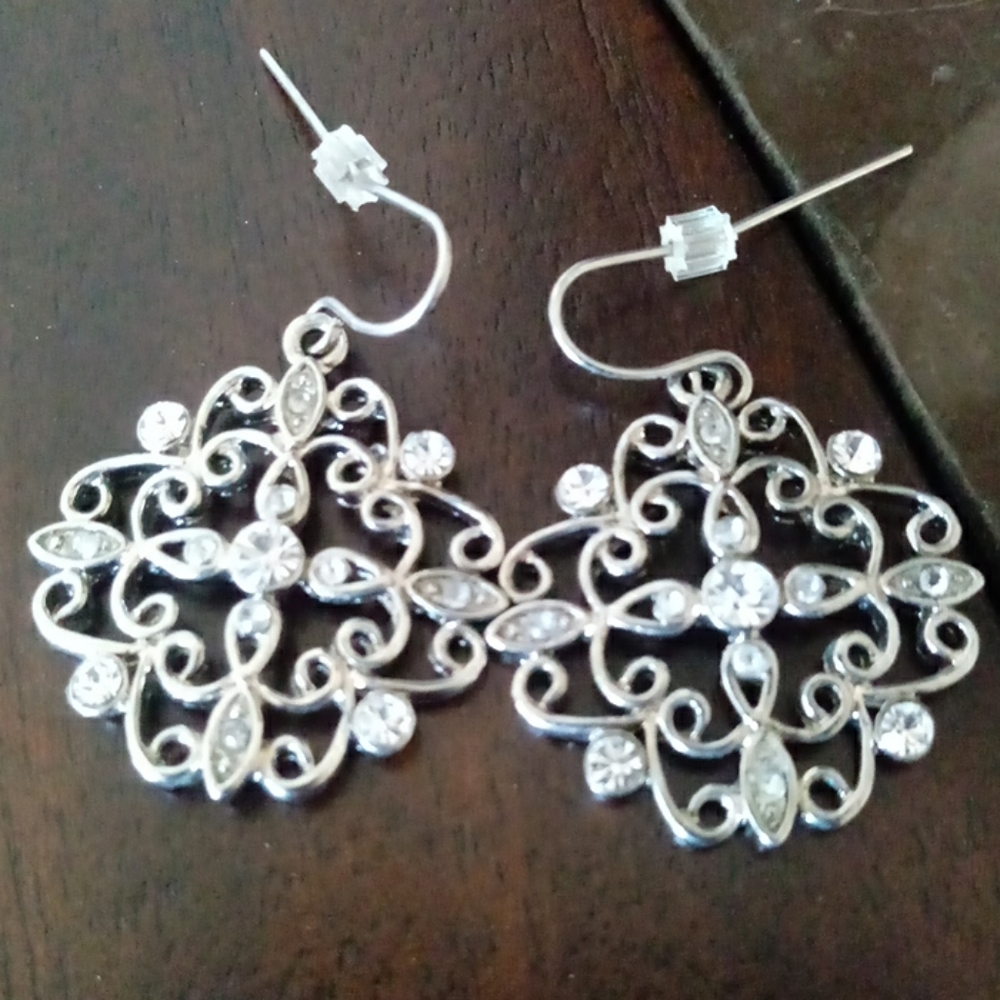 💥 CLOSET CLOSING SALE 💥 NY & Company Earrings-NO COUNTER OFFERS!! - Picture 6 of 6